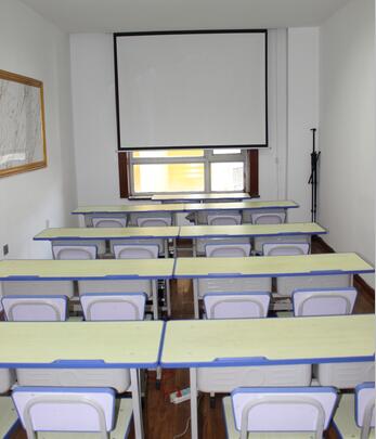 学校给学员提供食宿么？住宿环境怎么样？